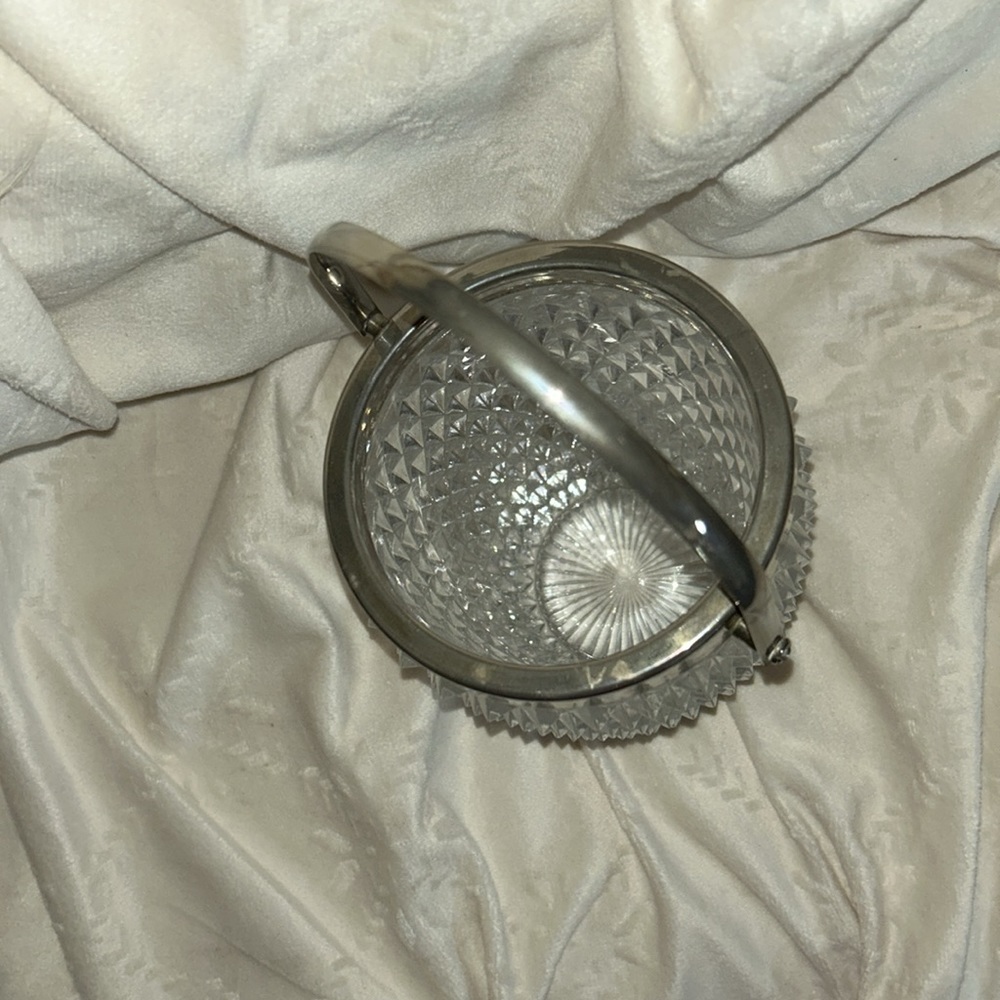 Indiana glass company diamond point ice bucket. Very beautiful - Picture 6 of 6